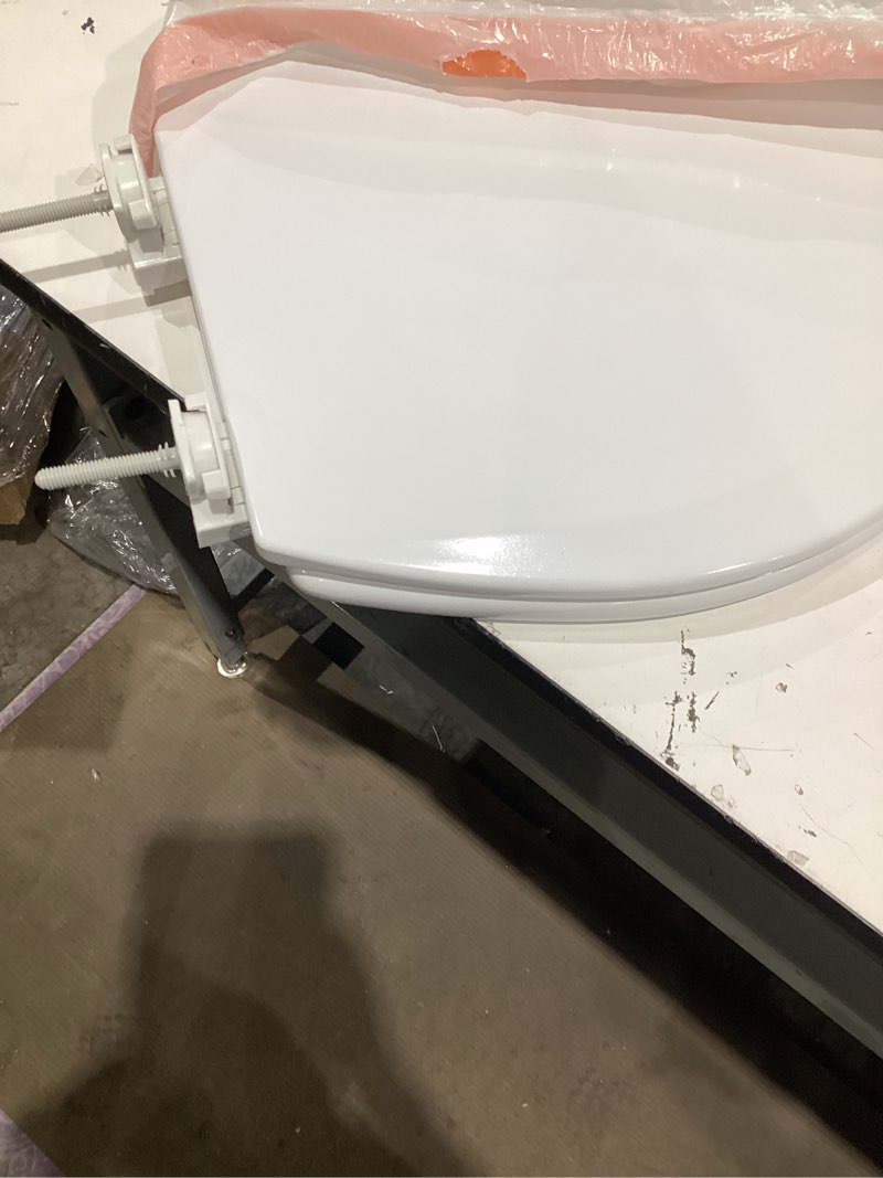 Condition photo showing Good Condition for bemis 500ec 390 toilet seat with easy clean & change hinges, 1 pack round, cotton white