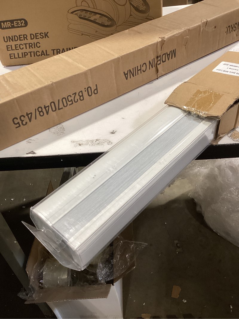 Condition photo showing Good Condition for Changshade 1.5 Inch Honeycomb Window Blinds Blackout Cordless Cellular Shades for Bedroom Windows Indoor, Thermal Insulated Retractable Room Darkening Black Out Pleated Pull Down,31" Wx72 H, White White 31"W×72"H(FBA)
