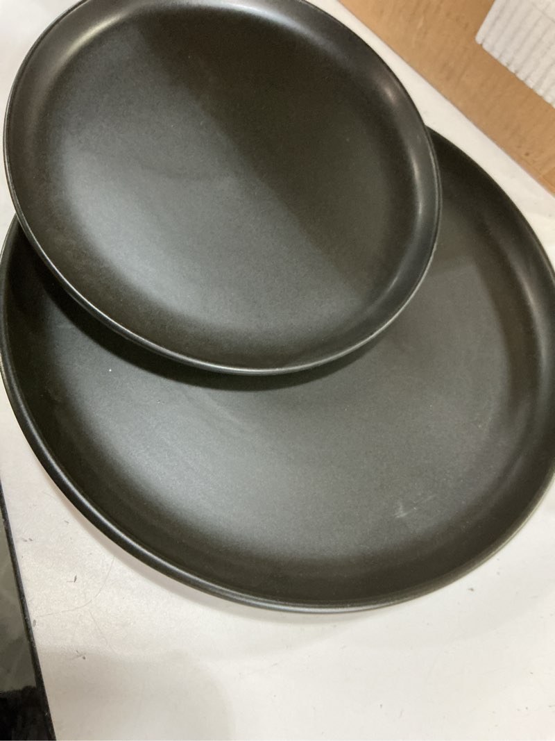 Condition photo showing Good Condition for creativeland round stoneware dinnerware set durable kitchen and dining,16 piece service for 4,pasta bowls,large salad bowls,porcelain bowl,wide and shallow,microwave and dishwasher safe, matte black.
