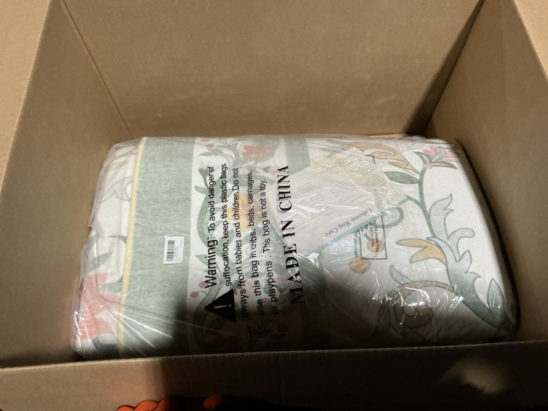 Condition photo showing Good Condition for lahome vintage floral 8'x10' green area rug washable non-slip boho rugs for living room girls bedroom soft low pile flower botanical indoor big carpet for nursery playroom dining room 8' x 10' green