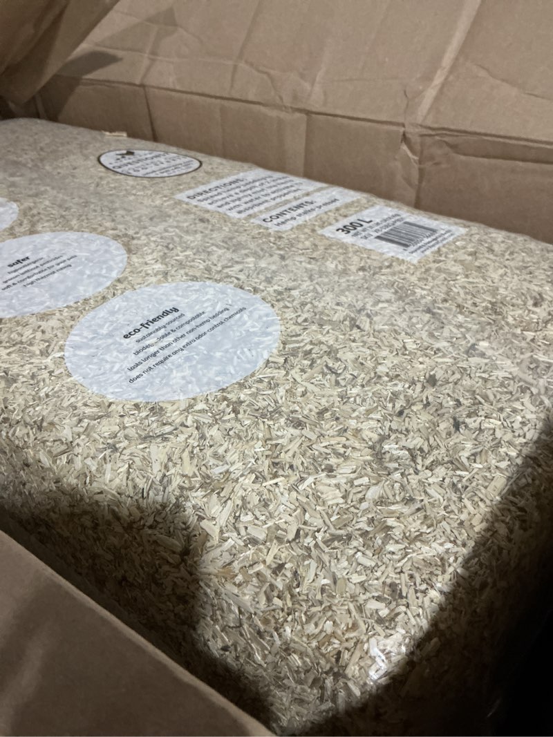 Condition photo showing Good Condition for rentacoop extra-soft premium hemp bedding 300l – super absorbent, low dust, natural odor control for chicken coops, nest boxes, small animals, reptiles & horses