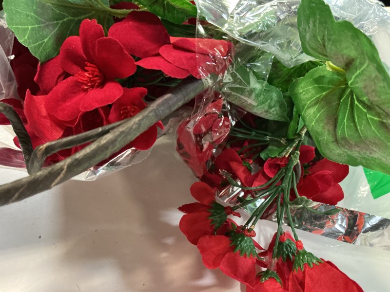Condition photo showing Good Condition for nearly natural 17in. geranium wreath