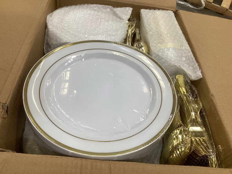 Condition photo showing Good Condition for goodluck 600 pieces gold disposable plates for 100 guests, plastic plates for party, dinnerware set of 100 dinner and 100 dessert plates, 100 spoons, 100 forks, 100 knives, 100 cups gold 100 guests