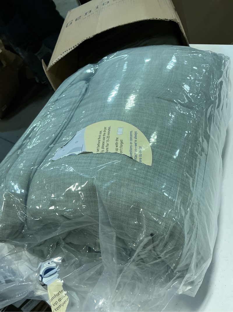 Condition photo showing New/Like New for geniospin king size comforter set- 7 piece sage green textured king bedding set, soft solid bed in a bag for all season, king comforter set with sheets(sage green,102''x90'') sage green king (102"x90")