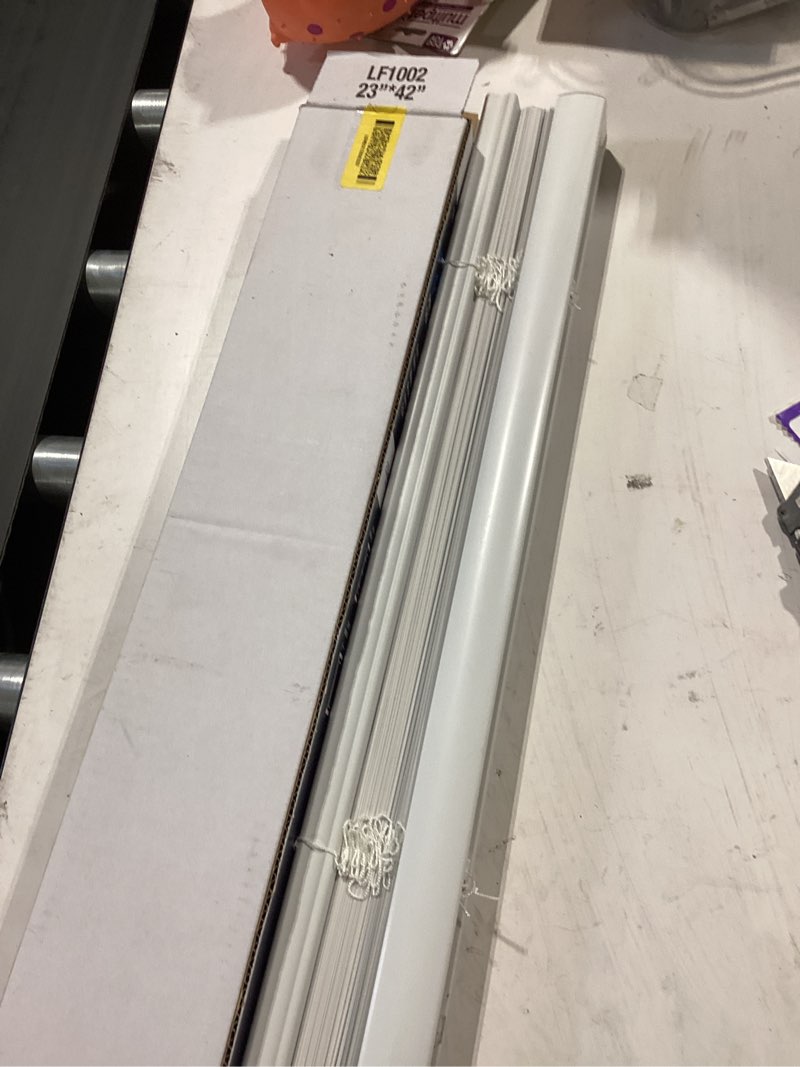 Condition photo showing Good Condition for project source light filtering 1-in slat width 23-in x 42-in cordless white vinyl light filtering mini-blinds