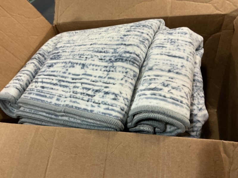 Condition photo showing Good Condition for MIULEE 8x10 Vintage Washable Area Rugs Living Room Rug Low Pile Boho Farmhouse Floor Mat for Bedroom Dining Room Under Kitchen Table, Non-Slip Stain Resistant Soft Large Carpet for Home Decor, Blue 8' x 10' (Rectangular) Blue