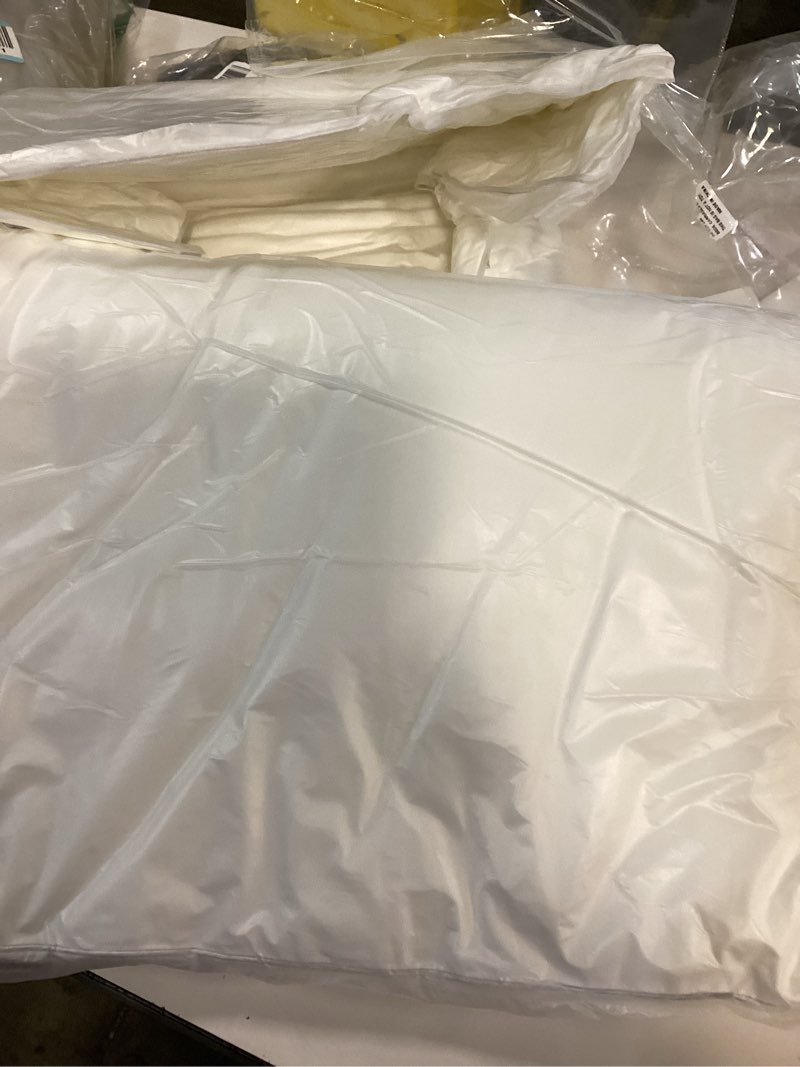 Condition photo showing Good Condition for Oubonun 26 x 26 Pillow Inserts - Set of 2 - 100% Cotton Cover - 26 Inch Square - Decorative Pillow Inserts - White 26x26 Inch (Pack of 2)