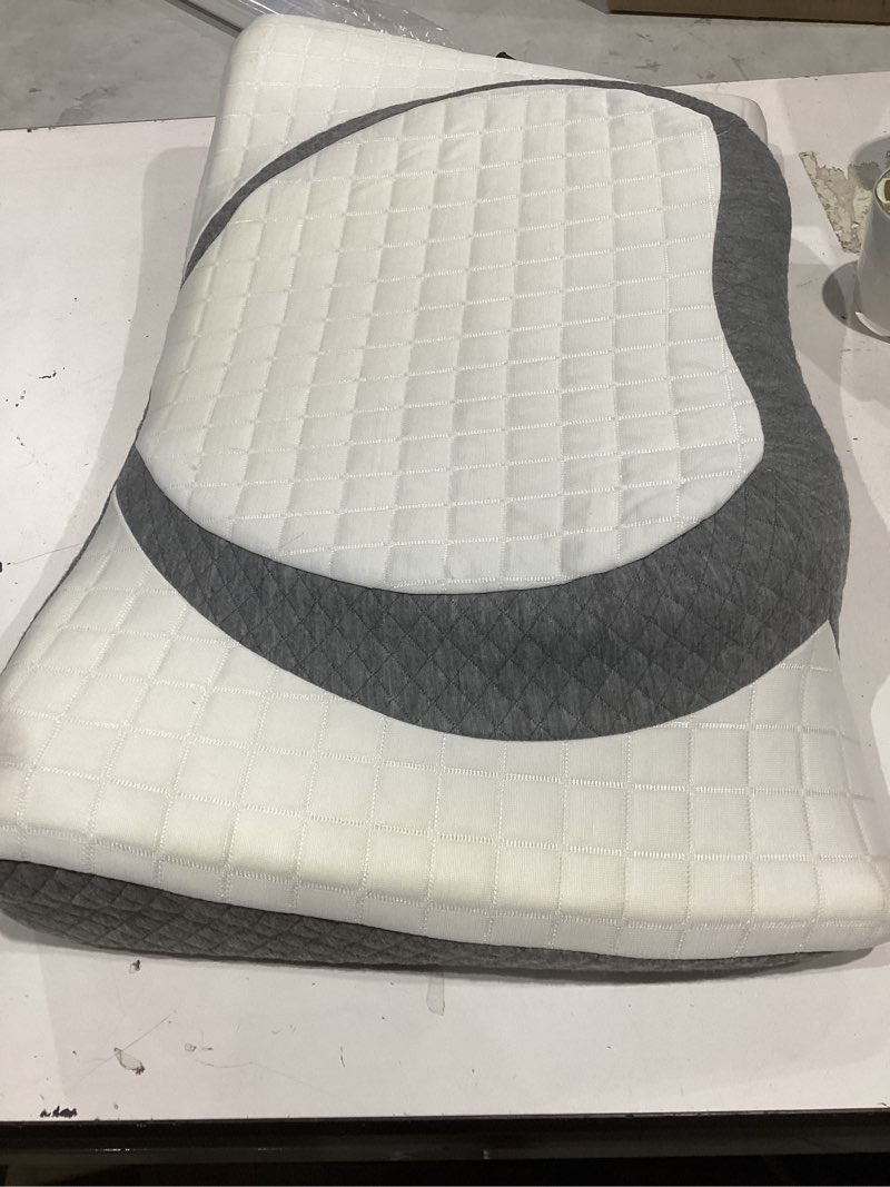 Condition photo showing Good Condition for wondertech® heart shaped pillow