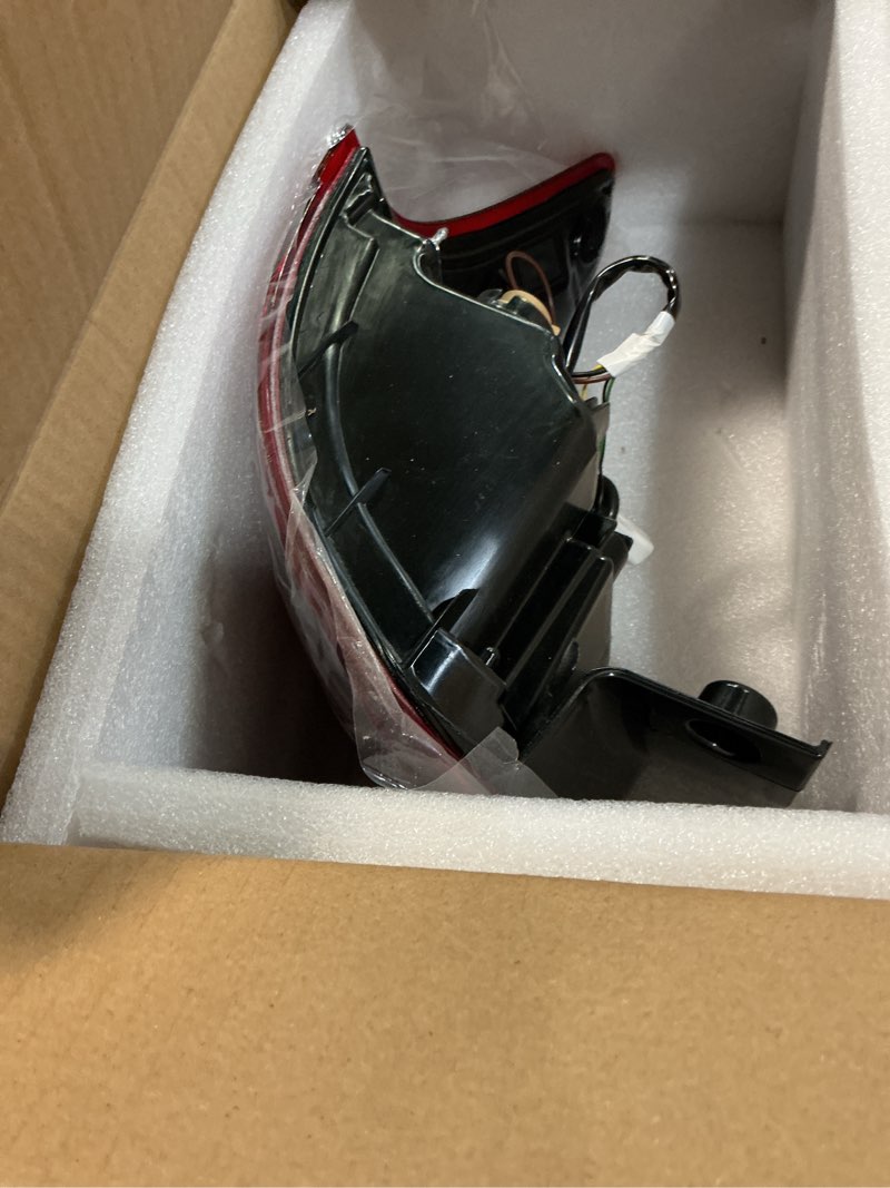 Condition photo showing New/Like New for gxywady tail light rear outer replacement for outlander 2016 2017 2018 2019 2020 passenger right side replacement for 8330b006