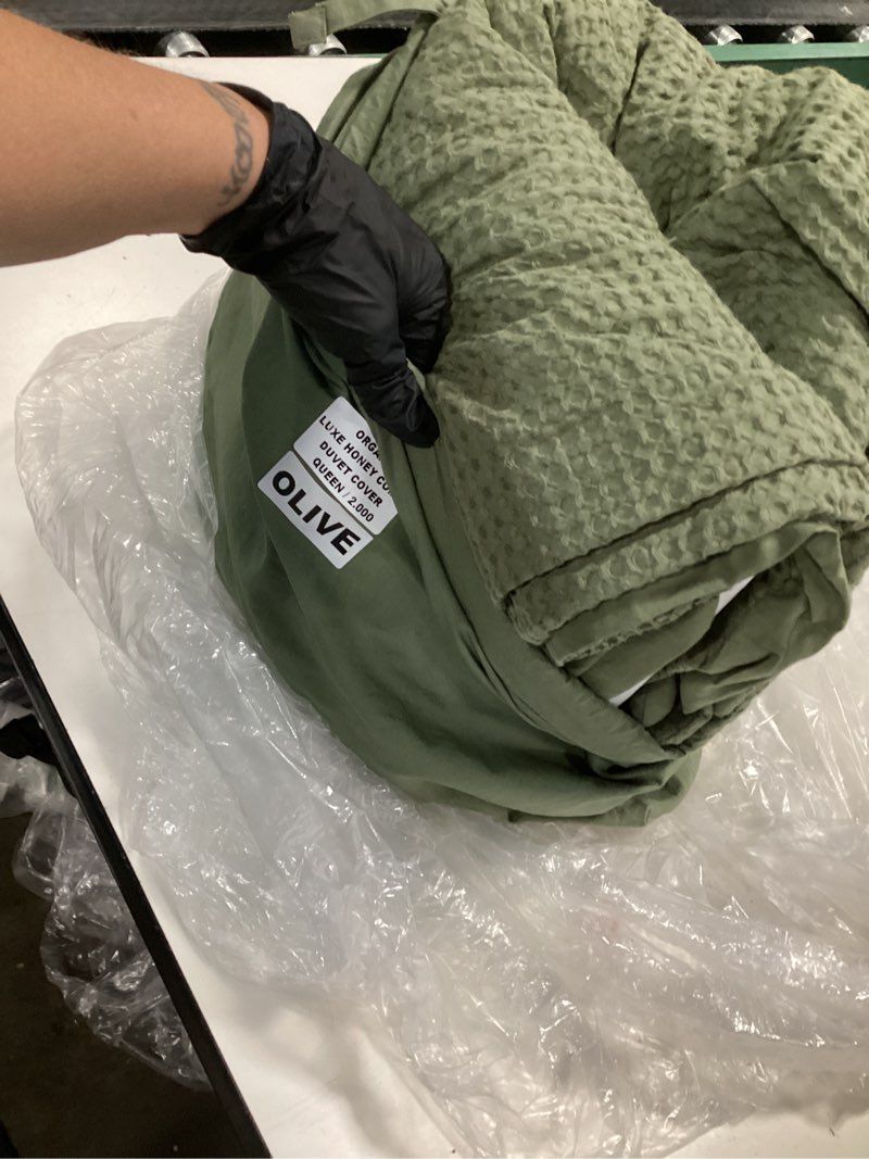 Condition photo showing Good Condition for organic luxe honeycomb duvet cover, full/queen, olive