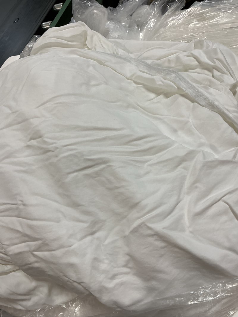 Condition photo showing Good Condition for signature giza cotton sateen duvet cover, king/cal king, white