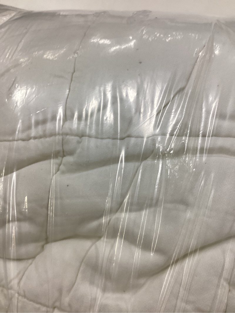 Condition photo showing Good Condition for bamboo box quilt set, king/cal king, ivory
