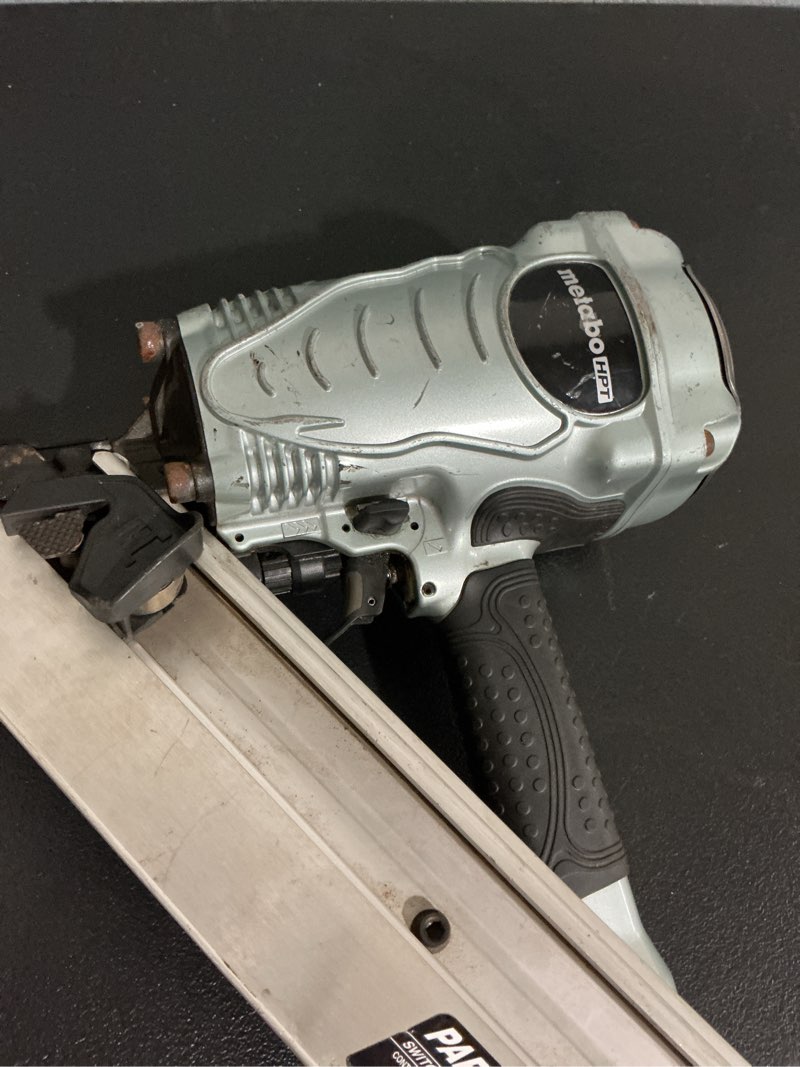 Condition photo showing As Is for metabo hpt 3-1/2-in 30 -degree pneumatic clip head/roundhead framing nailer