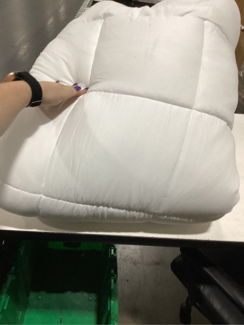 Condition photo showing Good Condition for niagara sleep solution ultra soft full xl size mattress topper - viscose made from bamboo pillow top mattress pad for back pain relief - naturally cooling for hot sleepers, green full xl 1 green