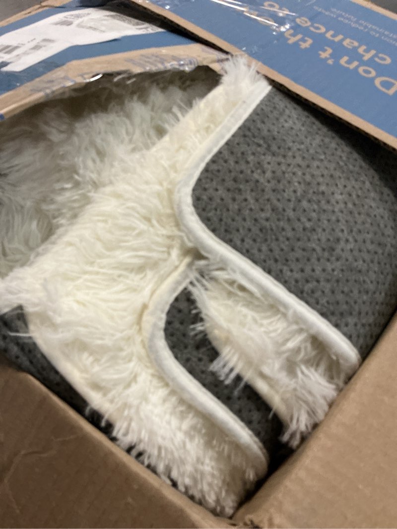 Condition photo showing Good Condition for Soft Plush Shag Rug 5x7, Ultra Fluffy Rug for Living Room Bedroom, Non-Slip Fuzzy Large Area Rug for Living Room, Carpet for Girl Boy Kids, Modern Indoor Home Decor Aesthetic, Cream White Cream White 5' x 7' (Rectangular)