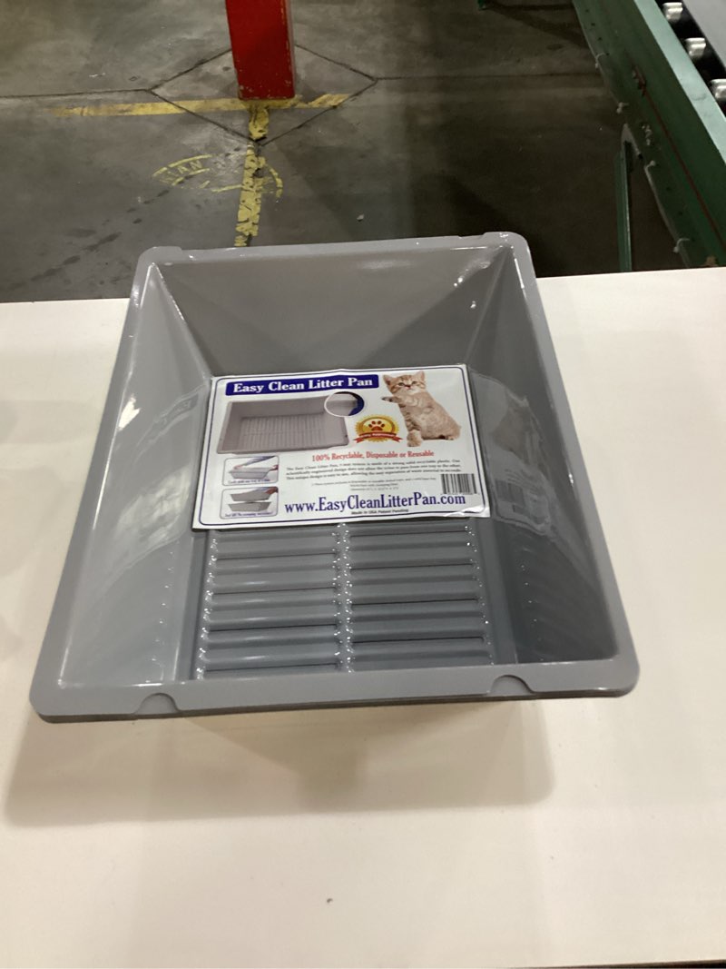 Condition photo showing Good Condition for easy clean litter pan 7 layers 