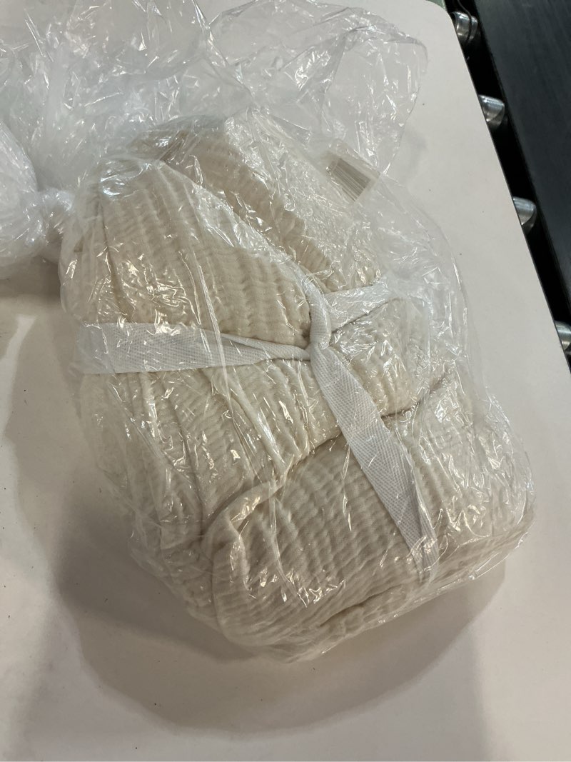 Condition photo showing Good Condition for organic airy gauze throw, one size, undyed