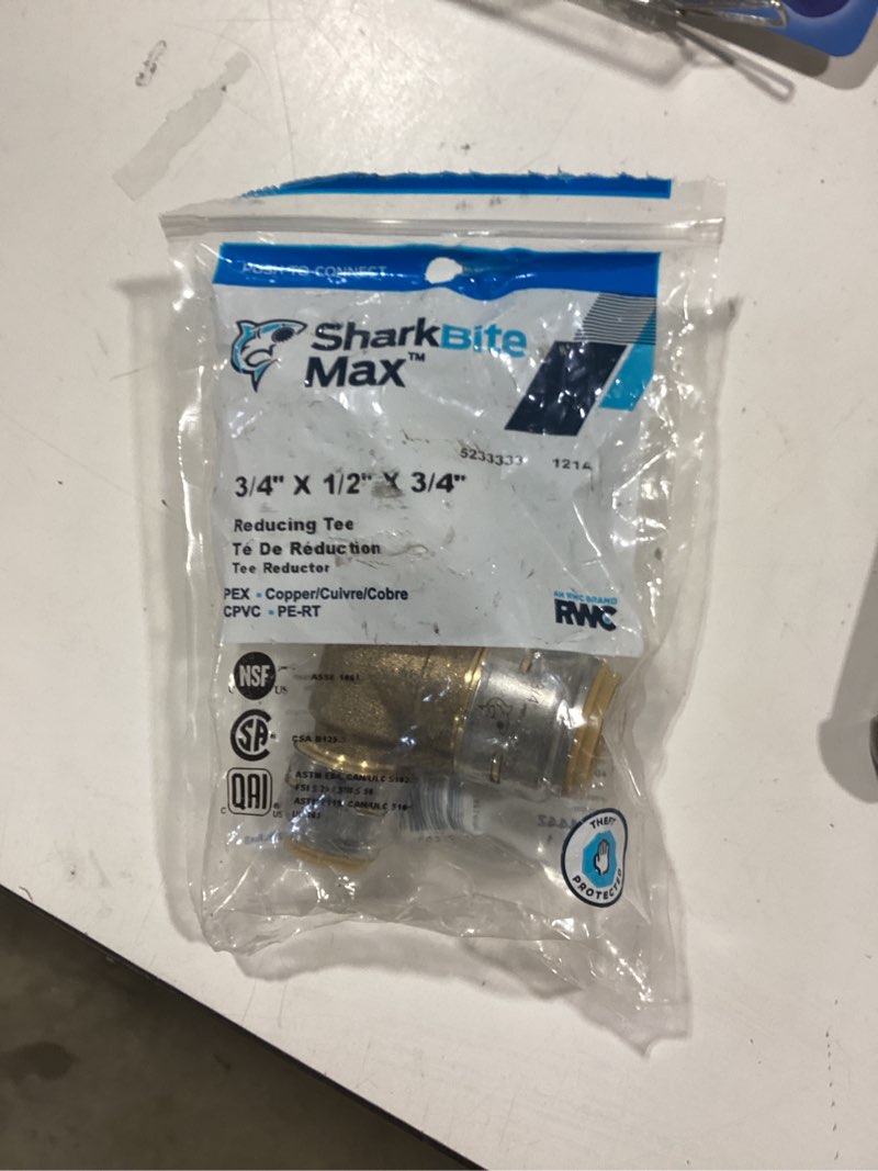 Condition photo showing Good Condition for SharkBite Max 3/4-in x 1/2-in x 3/4-in Push-to-Connect Reducing Tee