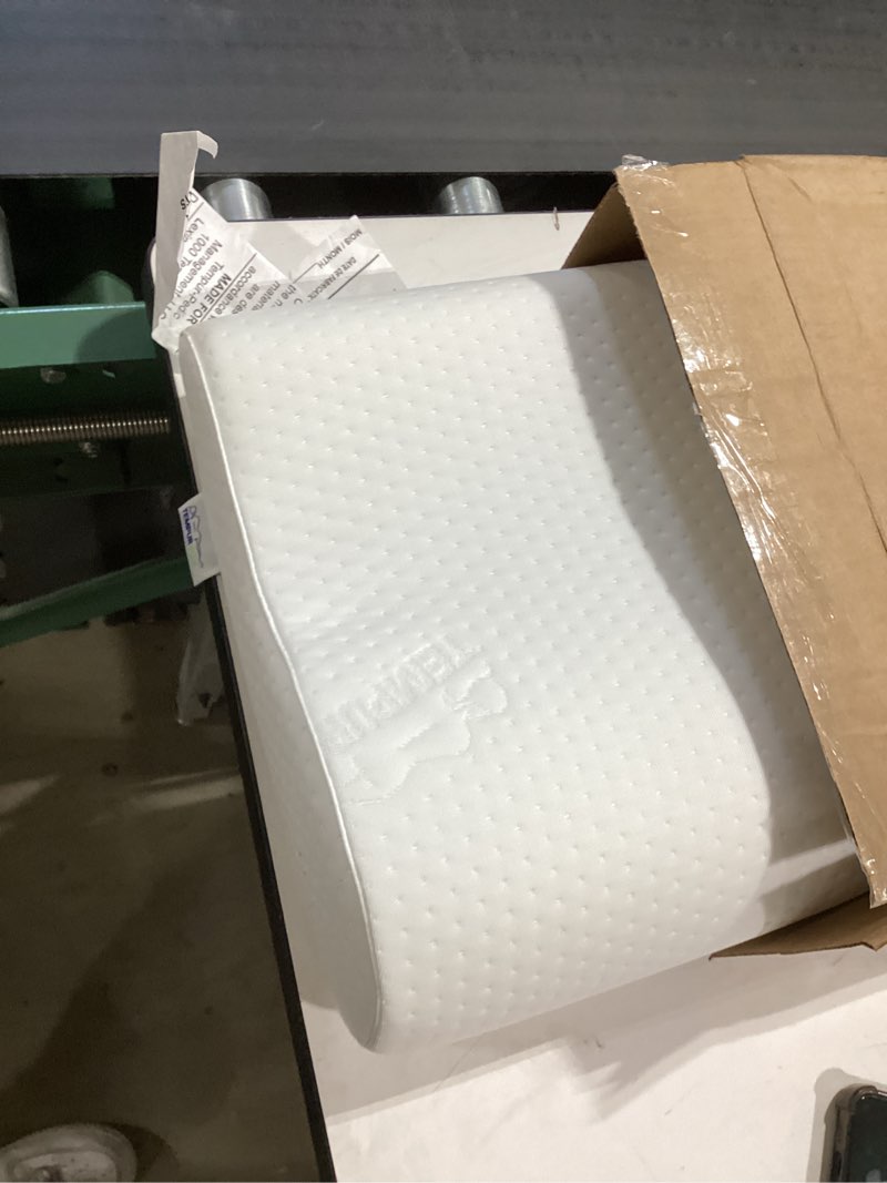 Condition photo showing Good Condition for tempur-pedic tempur-ergo neck pillow, medium profile, white