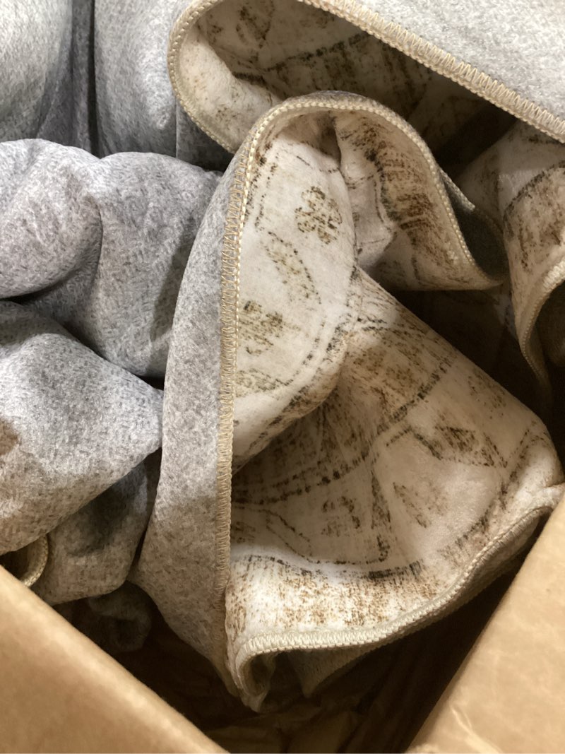 Condition photo showing Good Condition for rug