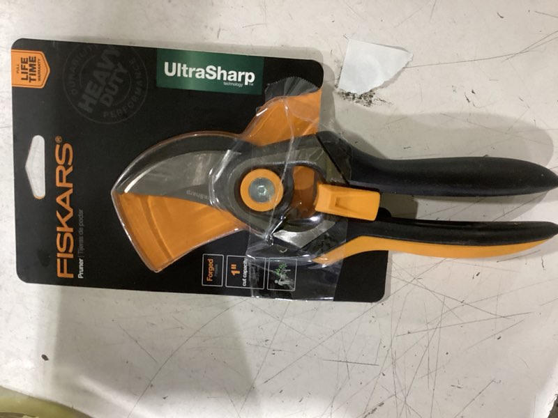 Condition photo showing As Is for fiskars steel bypass hand pruner with standard handle