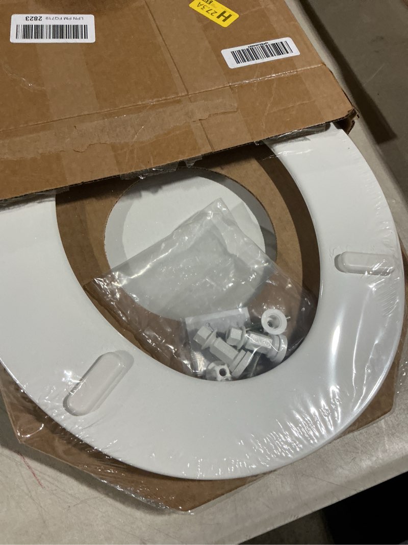 Condition photo showing Good Condition for mayfair bennett toilet seat with brushed gold hinges, slow close wood seat, secure metal hinges, easy install, made in usa, round, white round gold