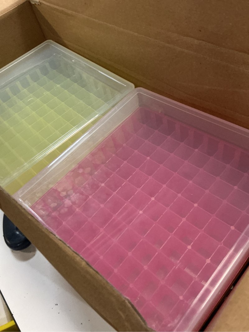 Condition photo showing Good Condition for kingdder 10 pack 100 holes centrifuge tube cryogenic storage box with snap clasp polypropylene freezer box centrifuge tubes holder rack with lid fit 0.5/1.5/2.0 ml for lab vial storage(assorted color)