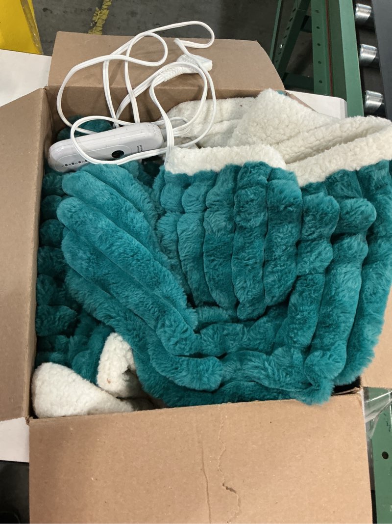 Condition photo showing Good Condition for estingo heated blanket electric throw 50''x60'', ultra soft 350gsm luxury faux fur plus 200gsm sherpa, upgraded selected cozy & thick fabric, 5 heating levels & 4h auto off, peacock blue 12-peacock blue throw-50x60