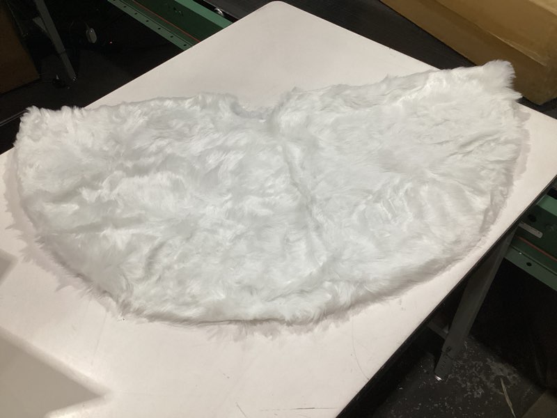 Condition photo showing Good Condition for AOGU 36 Inch Faux Fur Christmas Tree Skirt White Plush Skirt for Merry Christmas Party Christmas Tree Decoration White 36 INCH