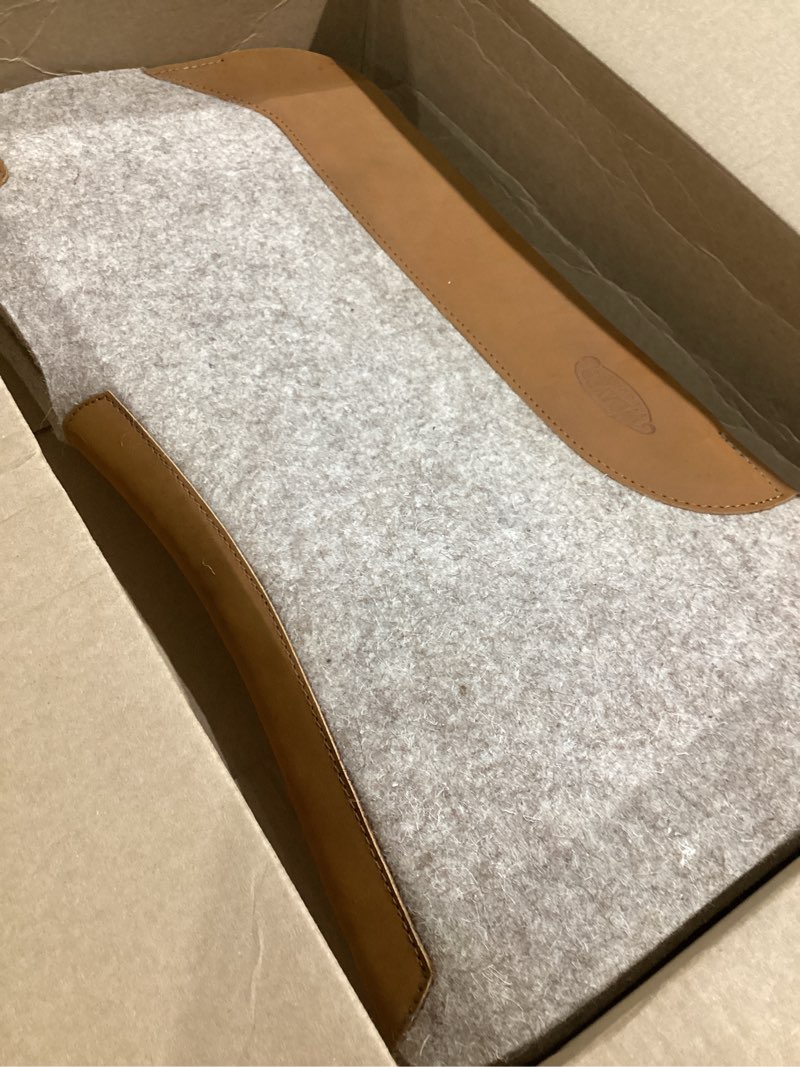 Condition photo showing Good Condition for weaver equine 27" x 27" contoured wool blend felt pony saddle pad, shock absorbing western saddle pad for protection, durable equine supplies, tan