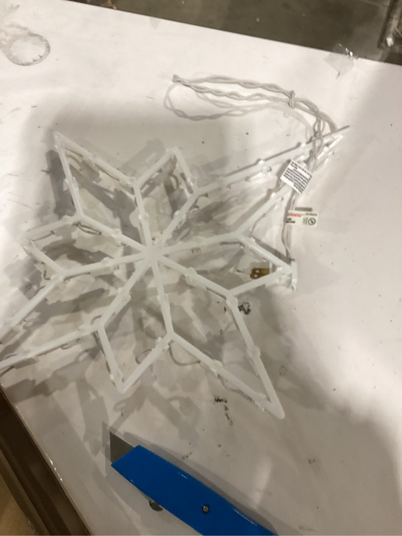 Condition photo showing New/Like New for Vickerman Lighted LED Star of Bethlehem Christmas Window Silhouette Decoration, 18"