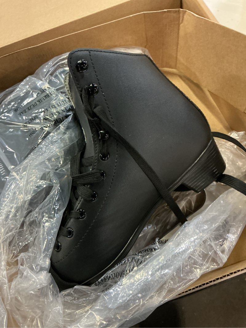 Condition photo showing New/Like New for lake placid cascade men's figure ice skate 6