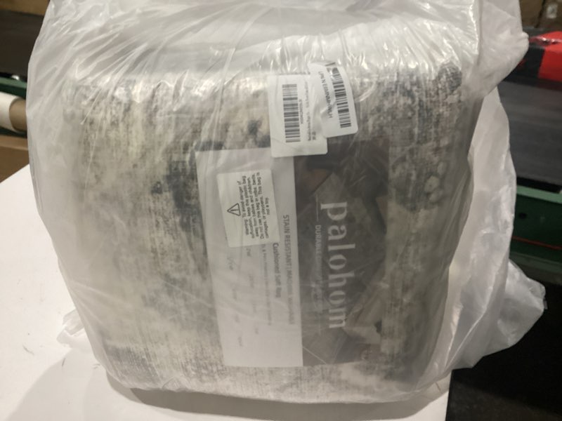 Condition photo showing Good Condition for washable area rugs for living room: 6x9 bedroom area rugs boho vintage rugs stain resistant non slip low pile soft lightweight carpet for kitchen dining room farmhouse nursery kids room home office 6' x 9' (rectangular) brown and cream