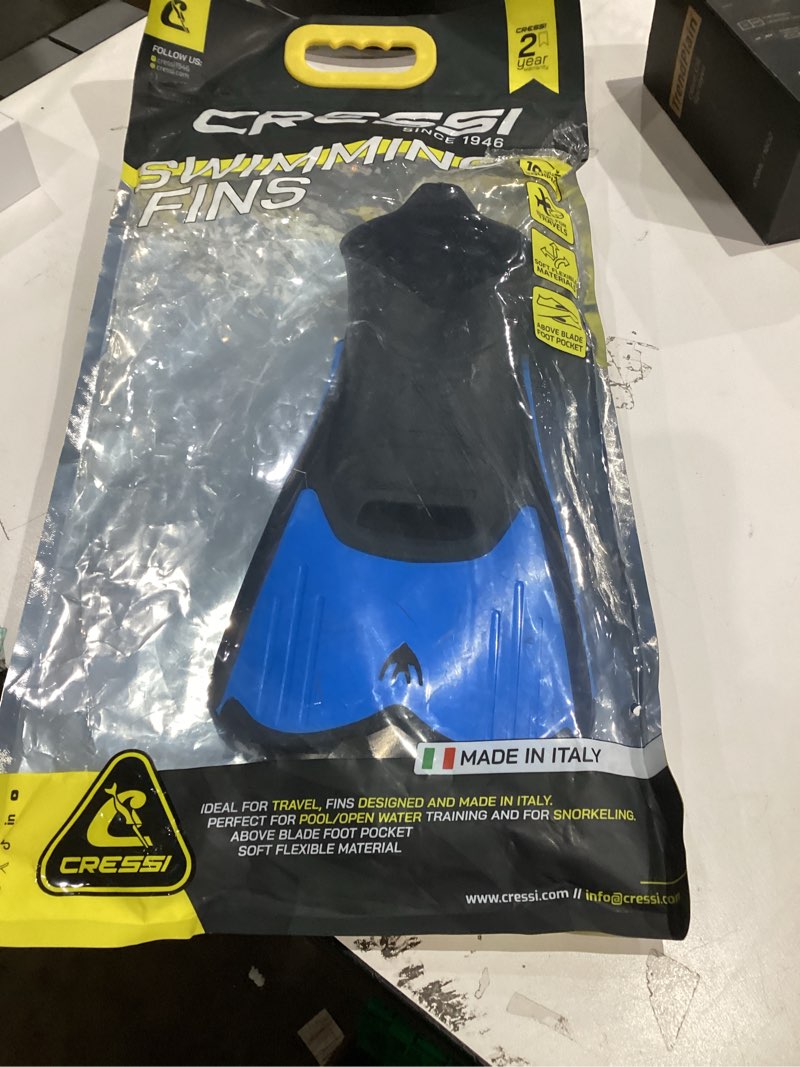 Condition photo showing Good Condition for Cressi Short Full Foot Pocket Fins for Swimming or Training in the Pool and in the Sea - Light: made in Italy Blue EU 39/40 | US Man 6.5/7.5 | US Lady 7.5/8.5
