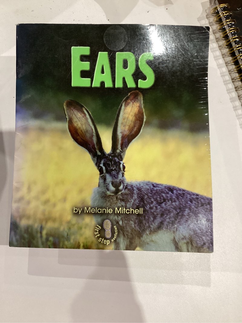 Condition photo showing Good Condition for Ears (First Step Nonfiction ? Animal Traits)
