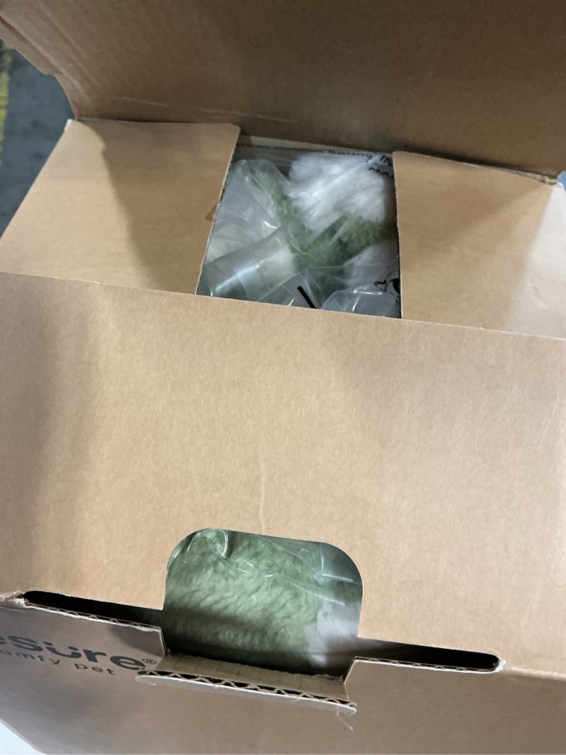 Condition photo showing New/Like New for le sure waterproof dog blanket for large dogs - washable double sided dog blankets with warm jacquard shag and soft sherpa fleece, pet cat blanket for king bed protection, 3d textured flower, green king(86x108") flower garden green