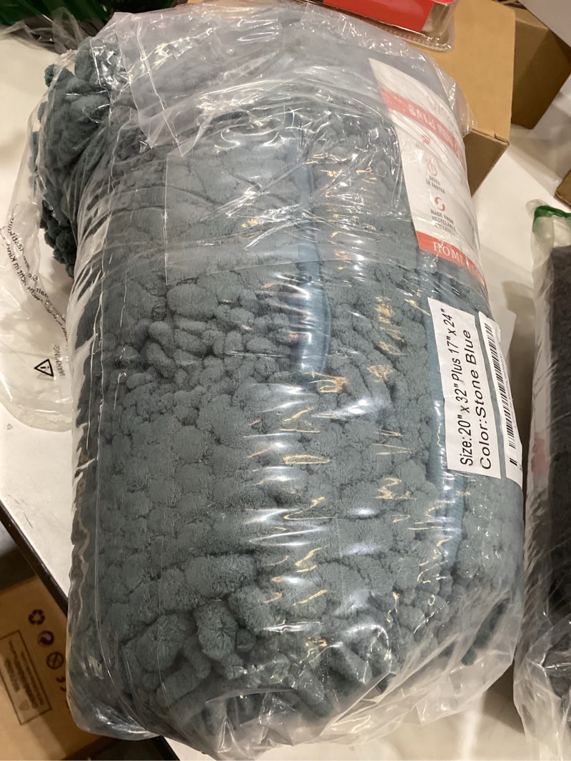 Condition photo showing Good Condition for bathroom rug