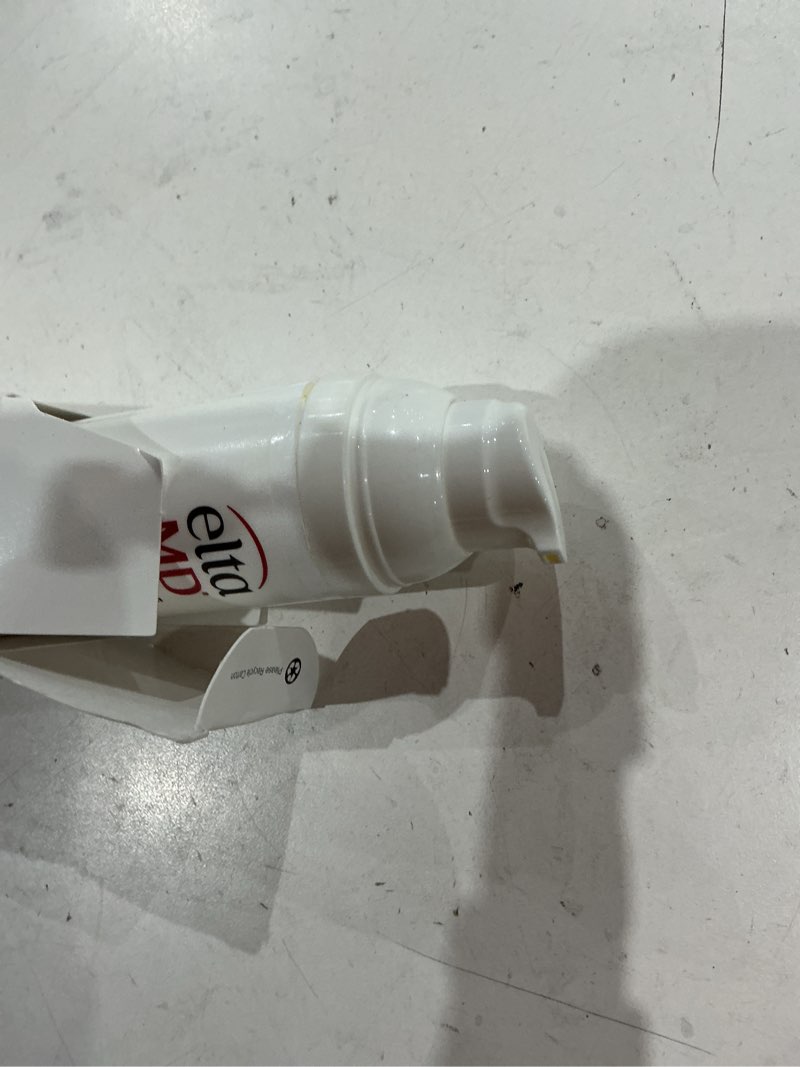 Condition photo showing As Is for (used)eltamd uv clear face sunscreen spf, oil-free sunscreen with zinc oxide, dermatologist recommended 02 - untinted (1.7 oz)