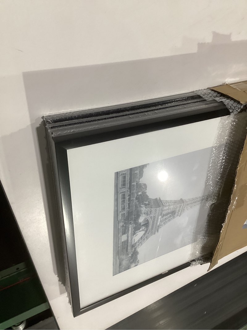 Condition photo showing Good Condition for upsimples 16x20 picture frame set of 5, display pictures 11x14 with mat or 16 x 20 without, wall gallery poster frames, black