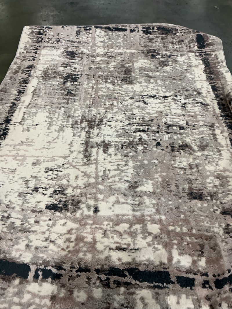 Arya Area rug 5x7” beige/ white 