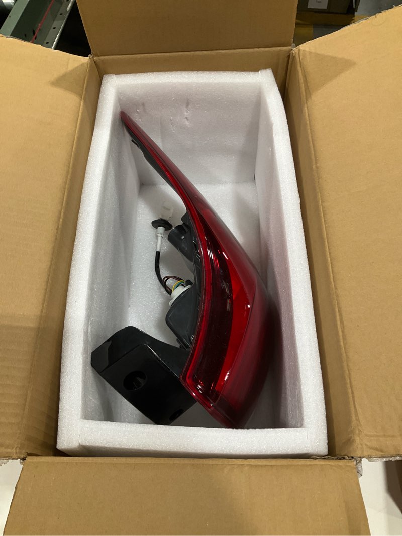 Condition photo showing Good Condition for wflnhb right side outer tail light assembly replacement for mitsubishi outlander 2016-2021 passenger side rear tail light lamp 8330b178 mi2805108