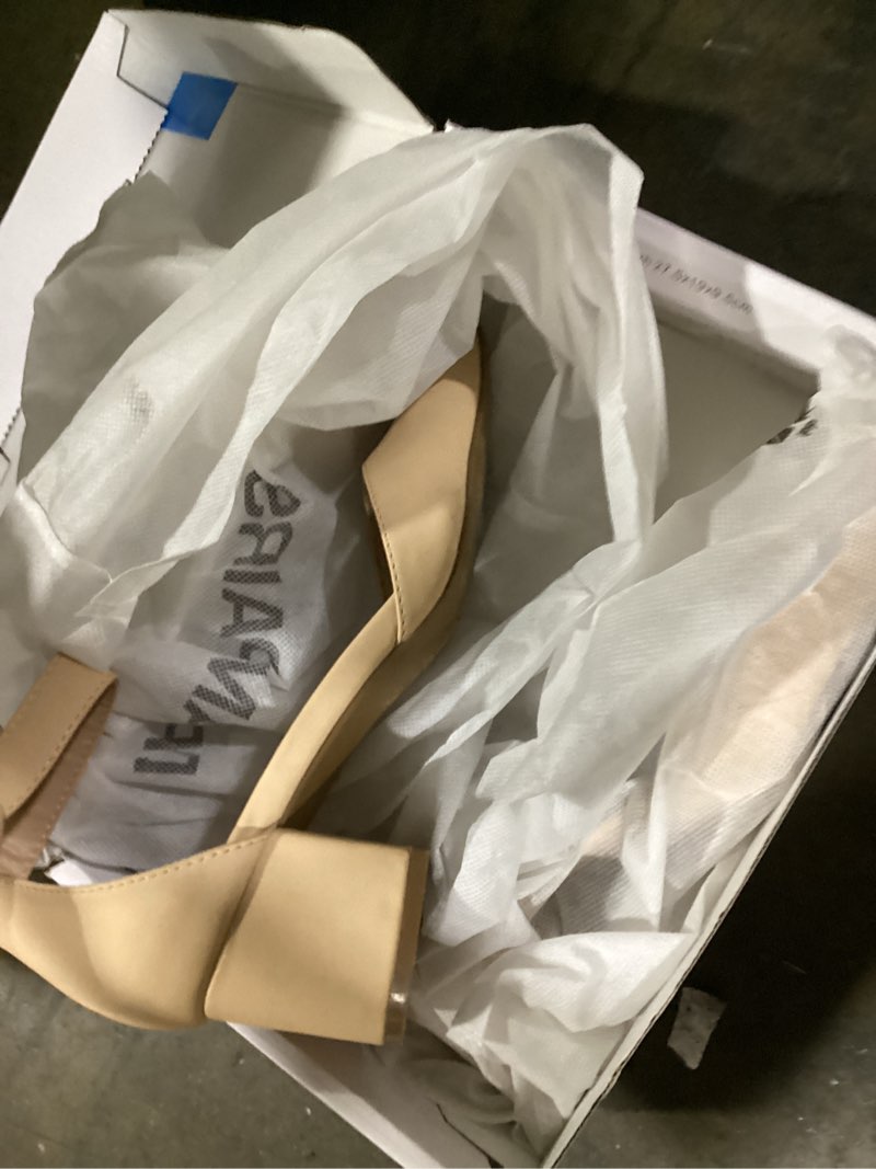 Condition photo showing New/Like New for dream pairs annee pointed toe low chunky heels pump shoes 7.5 nude/nubuck