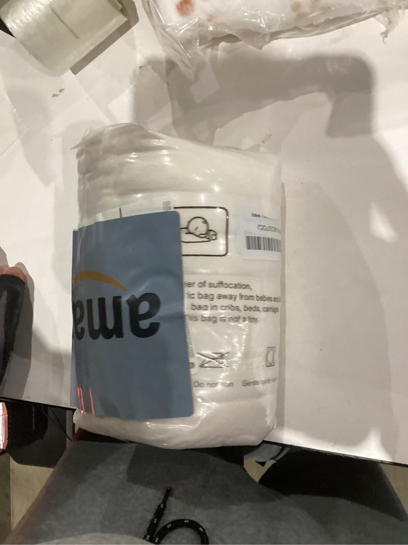 Condition photo showing New/Like New for Linecooo White Fleece Throw Blanket 50”×70” for Couch Sofa Bed,Super Soft Cozy Plush Microfiber Flannel Blanket with Stripes Design Lightweight for Adults,Woman,Girls 50×70inch Cream White