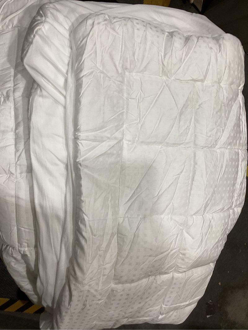 Condition photo showing Good Condition for quilted fitted mattress pad, queen mattress protector topper with deep pocket stretches up to 16 inches, machine washable mattress cover by utopia bedding (white) white queen (pack of 1)