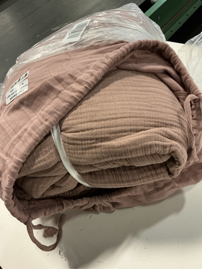 Condition photo showing Good Condition for organic cotton gauze duvet cover size king color fig 