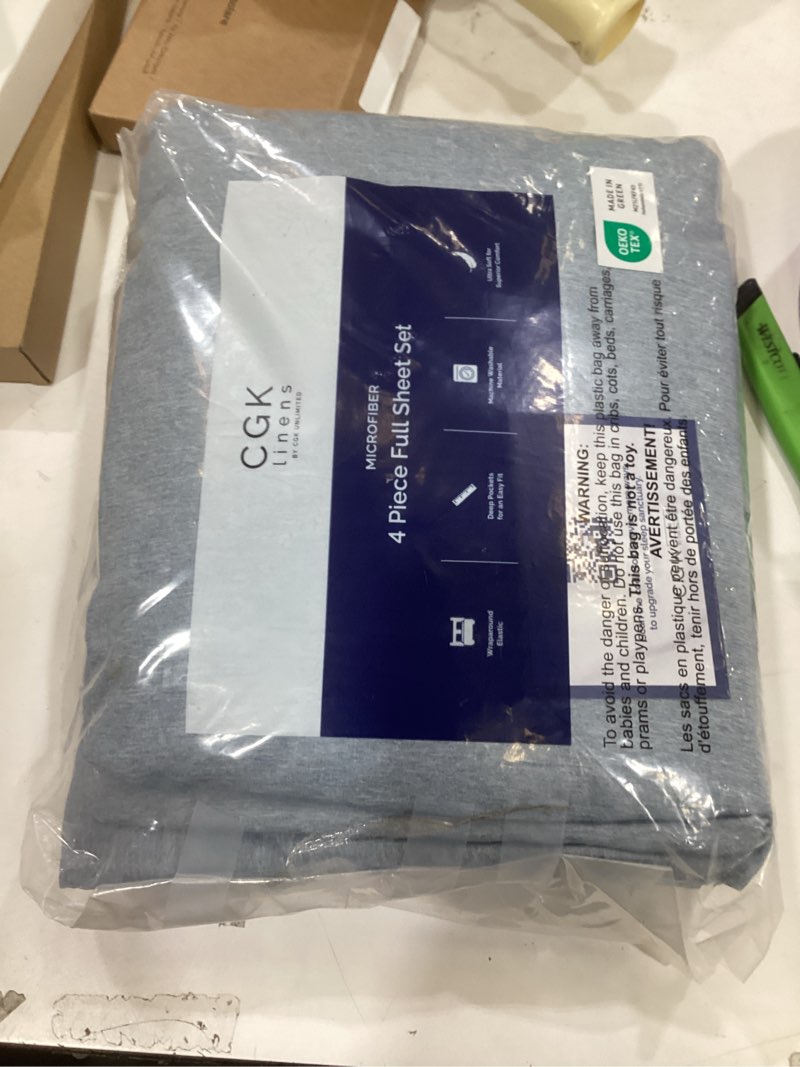 Condition photo showing New/Like New for amazon basics lightweight super soft easy care breathable microfiber 4 piece bed sheets set with 14-inch deep pockets, full, navy blue, solid navy blue full