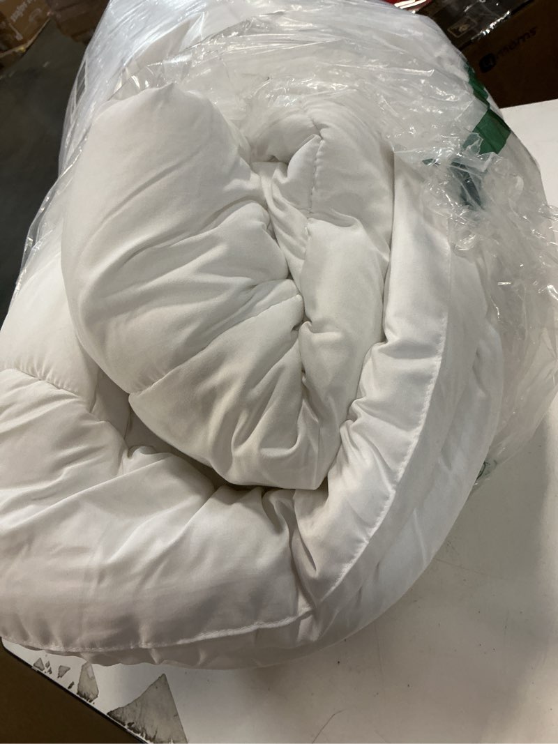 Condition photo showing As Is for Bedsure Comforter Duvet Insert - Quilted Comforters Full Size, All Season Duvet, GentleSoft Down Alternative Bedding, with 8 Tabs, Gifts for Women/Men, White, Full 86 x 82 Inches White Full