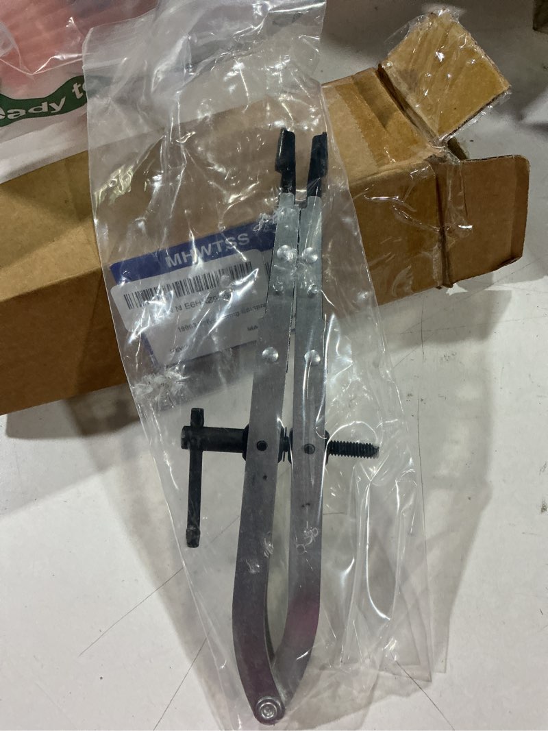 Condition photo showing Good Condition for 19063 valve spring compressor, compatible replacement tool for briggs and stratton small engines, fits 750-174