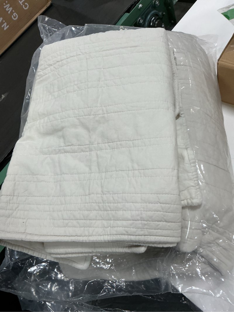 Condition photo showing Good Condition for evergracehome 100% cotton modern lines quilt set king size, pre-washed soft striped coverlet bedspread, 3 piece lightweight bedding set for all season, with 2 pillow shams, birch birch king (108" x 92")