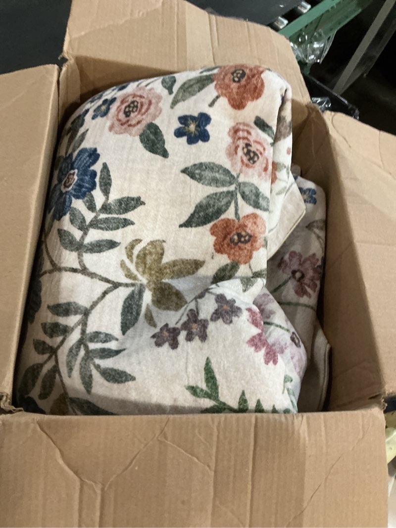 Condition photo showing Good Condition for machine washable rugs for living room: 8x10 area rugs for bedroom floral non slip low pile soft stain resistant carpet for kitchen dining room farmhouse kids room nursery indoor 8' x 10' (rectangular) floral-light beige
